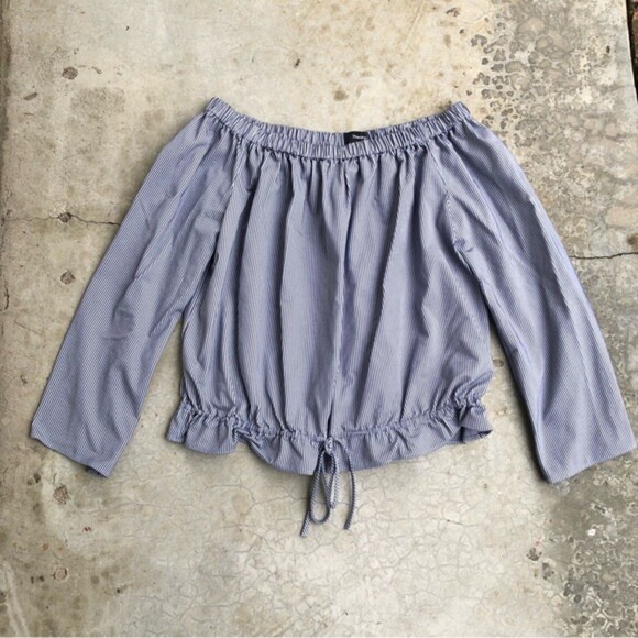 NWT Theory Odettah Top Off The Shoulder Seersucker Striped Blouse Shirt Blue M - Picture 3 of 5